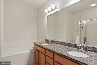 19461 Dover Cliffs Cir in Germantown, MD - Building Photo - Building Photo