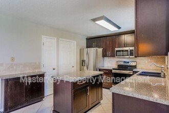 105 Grandtree Ct in Cary, NC - Building Photo - Building Photo