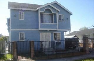 Garden View Apartment in Los Angeles, CA - Foto de edificio - Building Photo