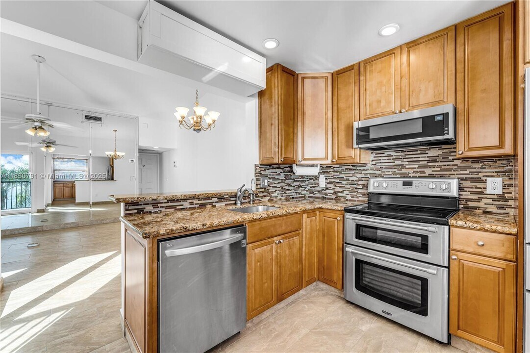1303 S Liberty Ave in Homestead, FL - Building Photo