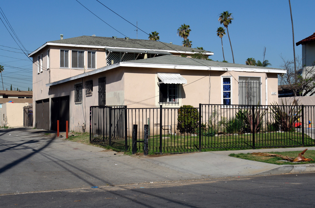 1147 S Flower St in Inglewood, CA - Building Photo