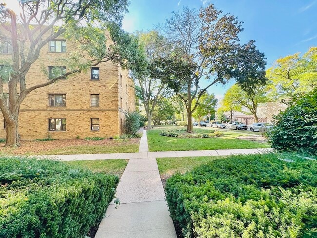 1555 Monroe Ave in River Forest, IL - Building Photo - Building Photo