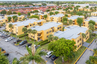 Soleil Lake in Miami, FL - Building Photo - Building Photo