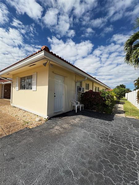 2719 NE 32nd St in Fort Lauderdale, FL - Building Photo