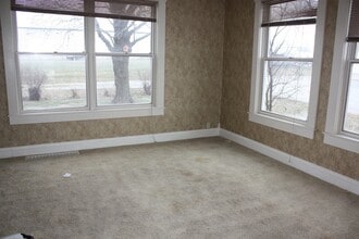 402 S Clark St in Pella, IA - Building Photo - Building Photo