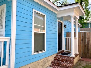 1223 E Waldburg St in Savannah, GA - Building Photo - Building Photo