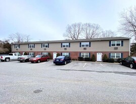 6 Peggy Ln in East Lyme, CT - Building Photo