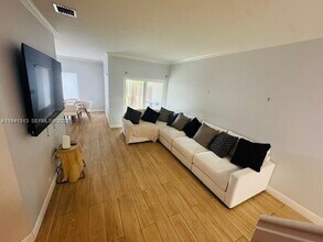 10919 NW 67th Terrace in Doral, FL - Building Photo - Building Photo