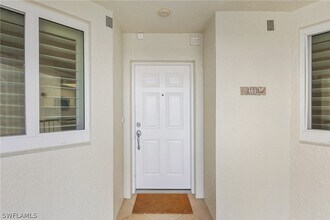50 Seagate Dr in Naples, FL - Foto de edificio - Building Photo