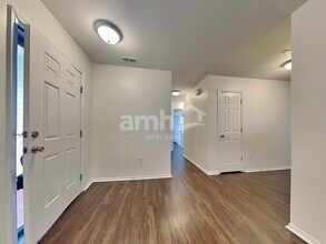 8117 Rosberg Ln in Charlotte, NC - Building Photo - Building Photo