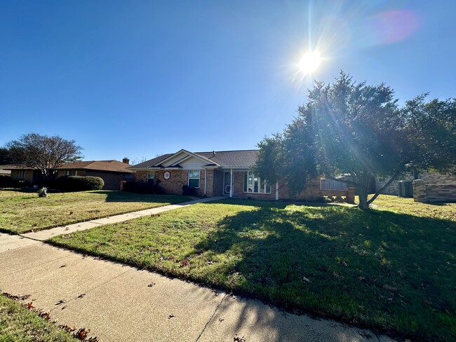 2504 Windsor Pl in Plano, TX - Foto de edificio - Building Photo