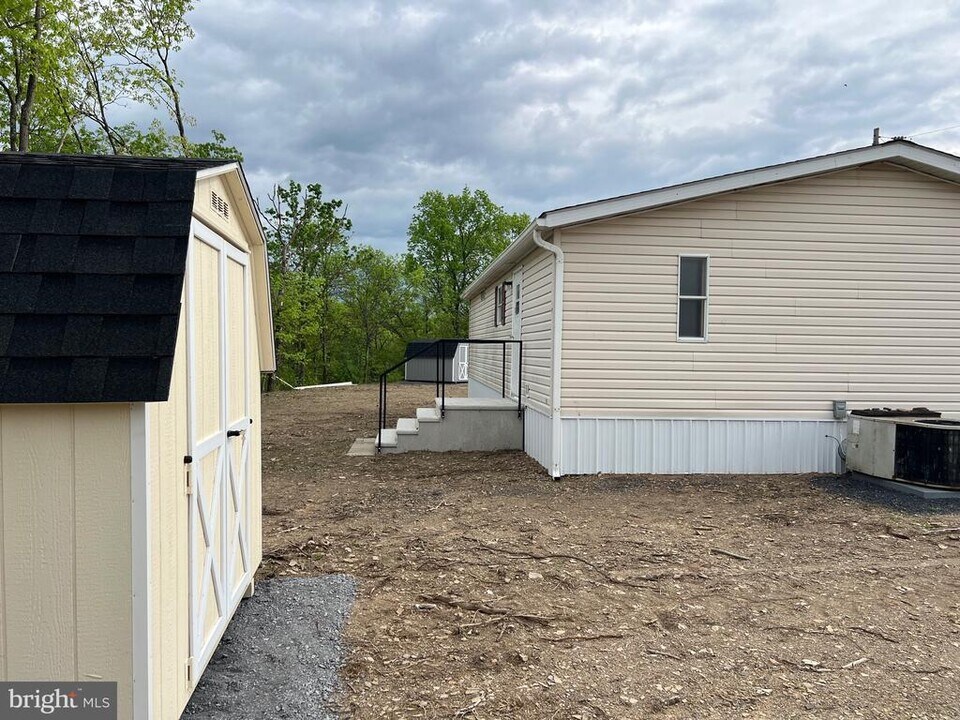 34 Dugan Ct in Hedgesville, WV - Building Photo