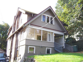 2107 NE 54th St in Seattle, WA - Building Photo - Building Photo