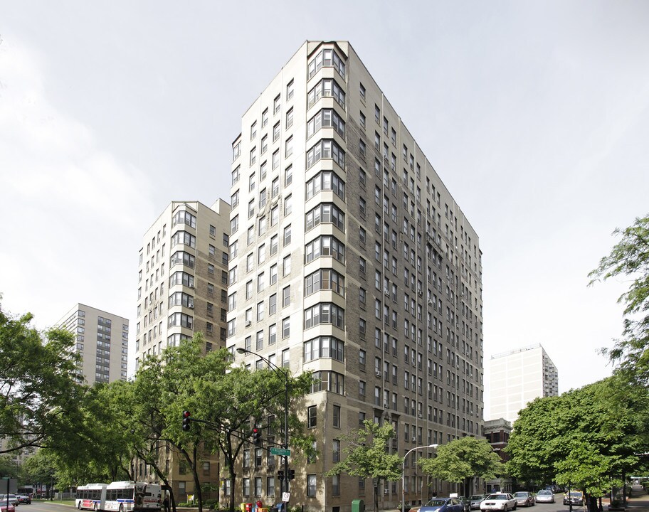 2970 N Sheridan in Chicago, IL - Building Photo