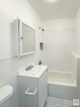 257 E 61st St in New York, NY - Building Photo - Building Photo