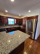 35 Hawkins St, Unit 1 in Newark, NJ - Foto de edificio - Building Photo