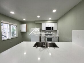 3916 42nd Ave in Sacramento, CA - Building Photo - Building Photo