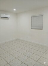 18001 NW 44th Ave in Miami Gardens, FL - Building Photo - Building Photo