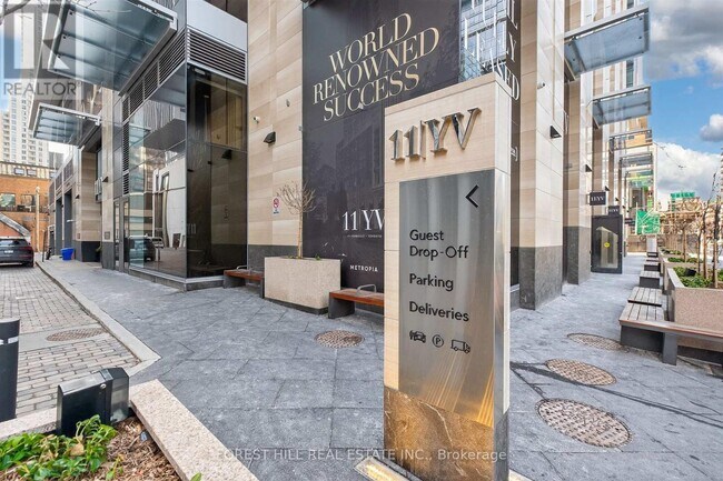 11 Yorkville Ave in Toronto, ON - Building Photo - Building Photo