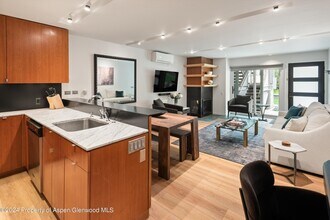 100 E Dean St in Aspen, CO - Building Photo - Building Photo