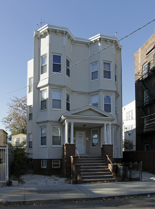 169 Delaware Ave in Jersey City, NJ - Building Photo