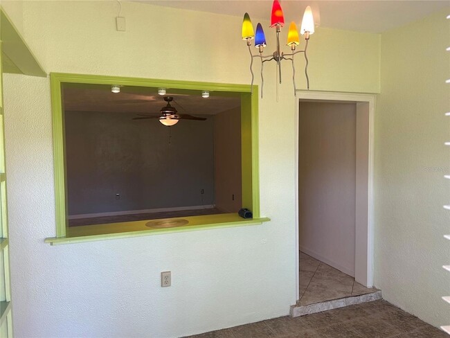 445 32nd Ave N, Unit 109 in St. Petersburg, FL - Foto de edificio - Building Photo