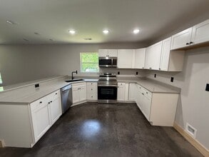 110 Hooper Dr in Charlotte, TN - Building Photo - Building Photo