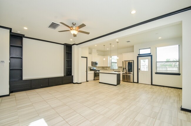 1555 Rustling Creek Dr in Missouri City, TX - Building Photo - Building Photo