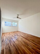 2129 Ocean Ave, Unit 9 in Santa Monica, CA - Building Photo