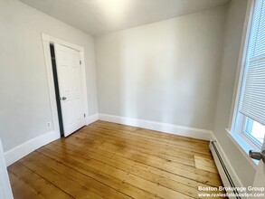 21 Howell St, Unit #2 in Boston, MA - Building Photo - Building Photo