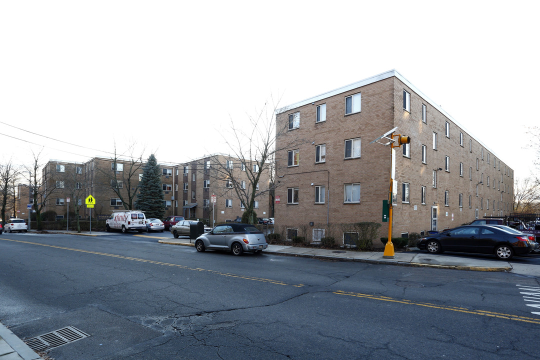 Forrest Hills in Jamaica Plain, MA - Foto de edificio