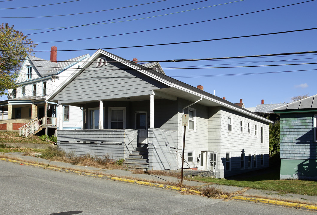 19 Union St in Waterville, ME - Building Photo