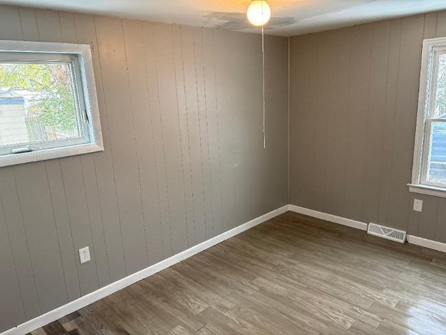 190 Aurora Ave in West Seneca, NY - Foto de edificio - Building Photo