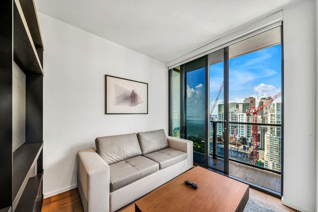 398 NE 5th St in Miami, FL - Foto de edificio - Building Photo