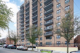 147-20 35th Ave in Flushing, NY - Building Photo - Building Photo