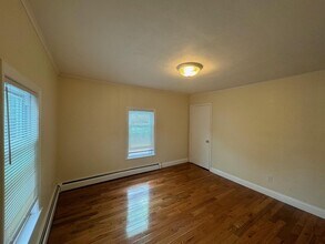 213 Beacon St, Unit 4 in Somerville, MA - Building Photo - Building Photo