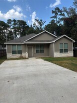 20130 Parkway Ln in Montgomery, TX - Building Photo