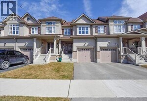 7 James Govan Dr in Whitby, ON - Building Photo