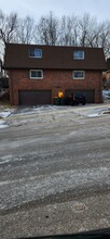 524 Marshal Ct, Unit B in West Bend, WI - Foto de edificio - Building Photo