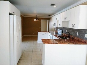 925 SE Albatross Ave in Port St. Lucie, FL - Building Photo - Building Photo