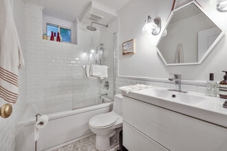 75 Crescent Rd in Toronto, ON - Building Photo - Building Photo