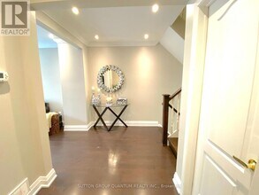 5477 Schueller Crescent in Burlington, ON - Building Photo - Building Photo