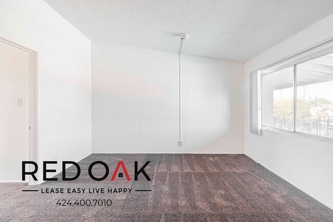 11823 Lakewood Blvd in Downey, CA - Foto de edificio - Building Photo