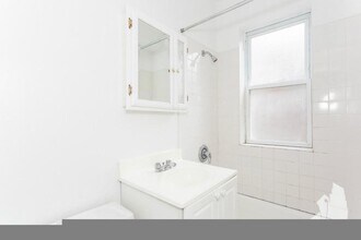 1941 W Winnemac Ave, Unit 1910-3 in Chicago, IL - Building Photo - Building Photo