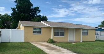 3443 Elkridge Dr in Holiday, FL - Building Photo