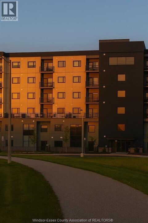 7337 Meo Blvd in Lasalle, ON - Building Photo