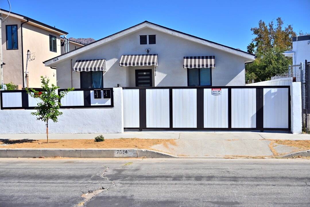 7614 Arcola Ave in Sun Valley, CA - Building Photo