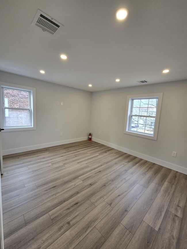 613 Willow Ave, Unit 1st Flr in Garwood, NJ - Foto de edificio - Building Photo