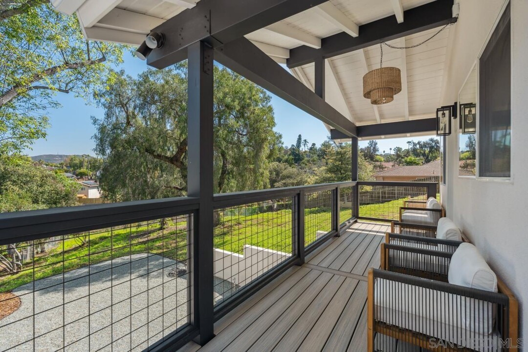 986 Phillips St in Vista, CA - Building Photo