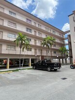 1950 W 54th St in Hialeah, FL - Building Photo